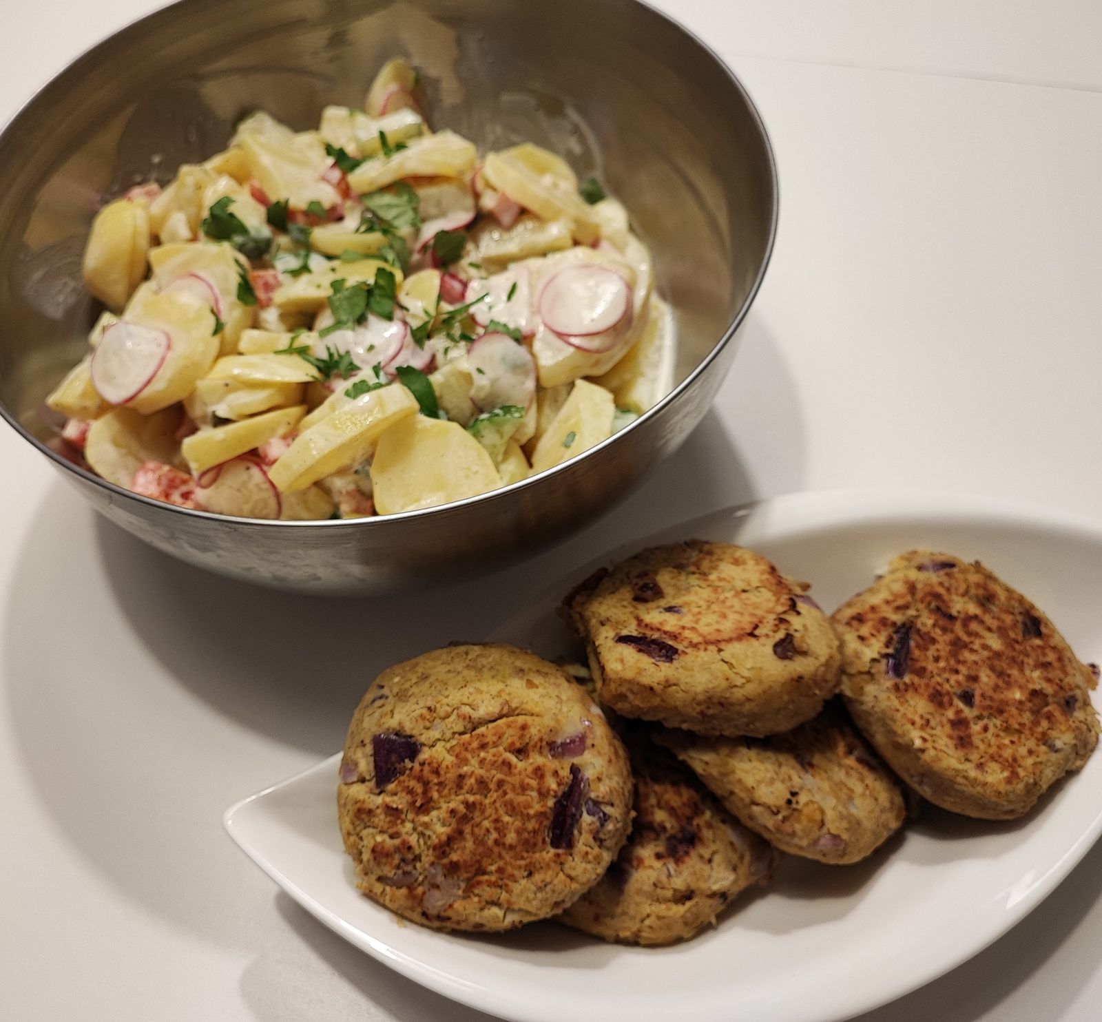 kichererbsenbratline-mit-kartoffelsalat