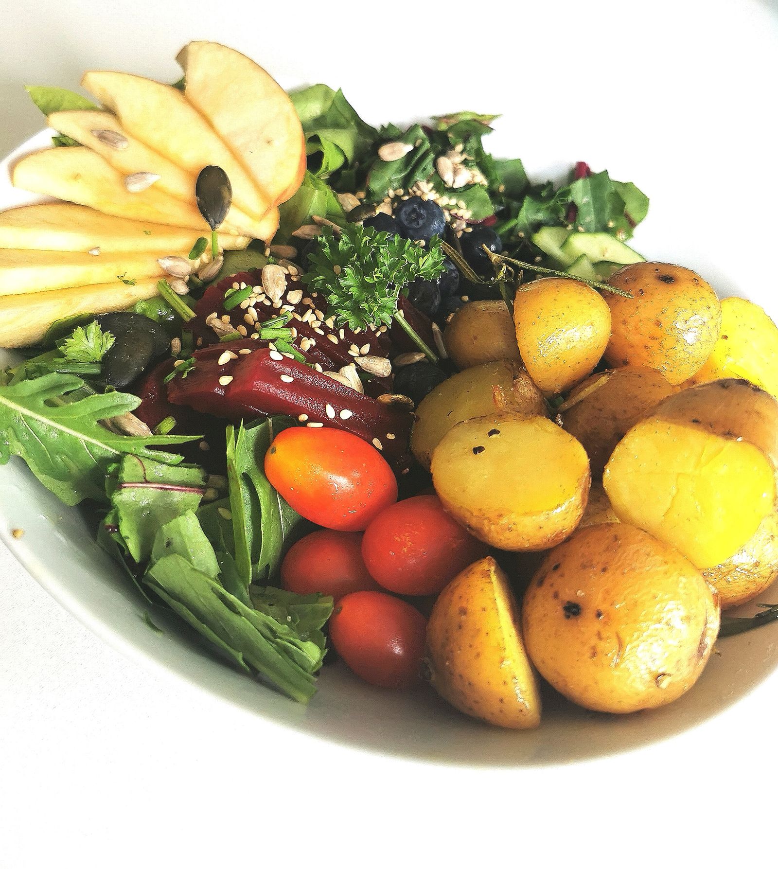 salatbowl-mit-rosmarinkartoffeln