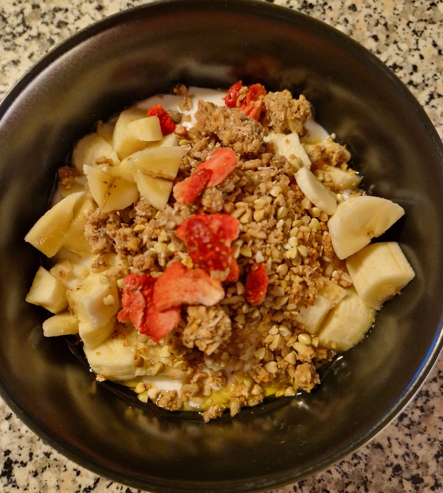 Knuspermüsli mit Flocken und Buchweizen